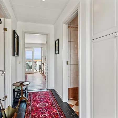 Σπίτι διακοπών Lovely And Spacious Two-level With Balcony, Elevator And Private Parking Just Steps From Ebeltofts Charming Pedestrian Streets, Cafes, Ebeltoft