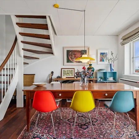 Lovely And Spacious Two-level With Balcony, Elevator And Private Parking Just Steps From Ebeltofts Charming Pedestrian Streets, Cafes, Σπίτι διακοπών *