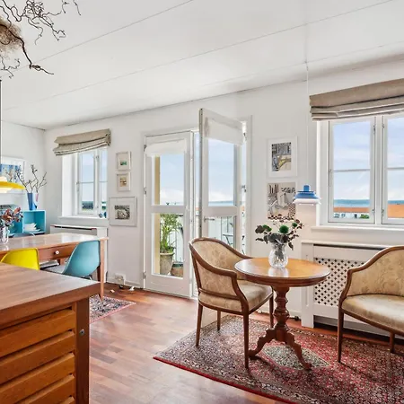 Σπίτι διακοπών Lovely And Spacious Two-level With Balcony, Elevator And Private Parking Just Steps From Ebeltofts Charming Pedestrian Streets, Cafes, Ebeltoft