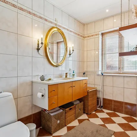 Σπίτι διακοπών Lovely And Spacious Two-level With Balcony, Elevator And Private Parking Just Steps From Ebeltofts Charming Pedestrian Streets, Cafes,