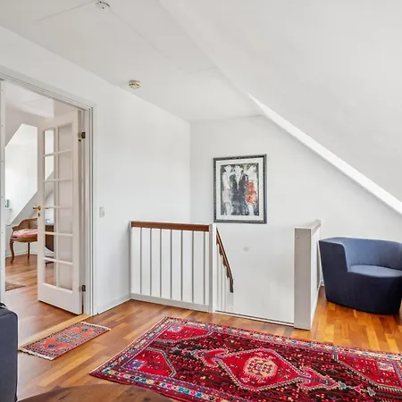 Lovely And Spacious Two-level With Balcony, Elevator And Private Parking Just Steps From Ebeltofts Charming Pedestrian Streets, Cafes, Σπίτι διακοπών *